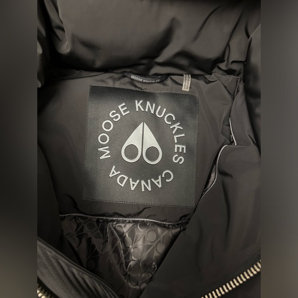 Men Moose Knuckles Parka - Picture 3 of 9